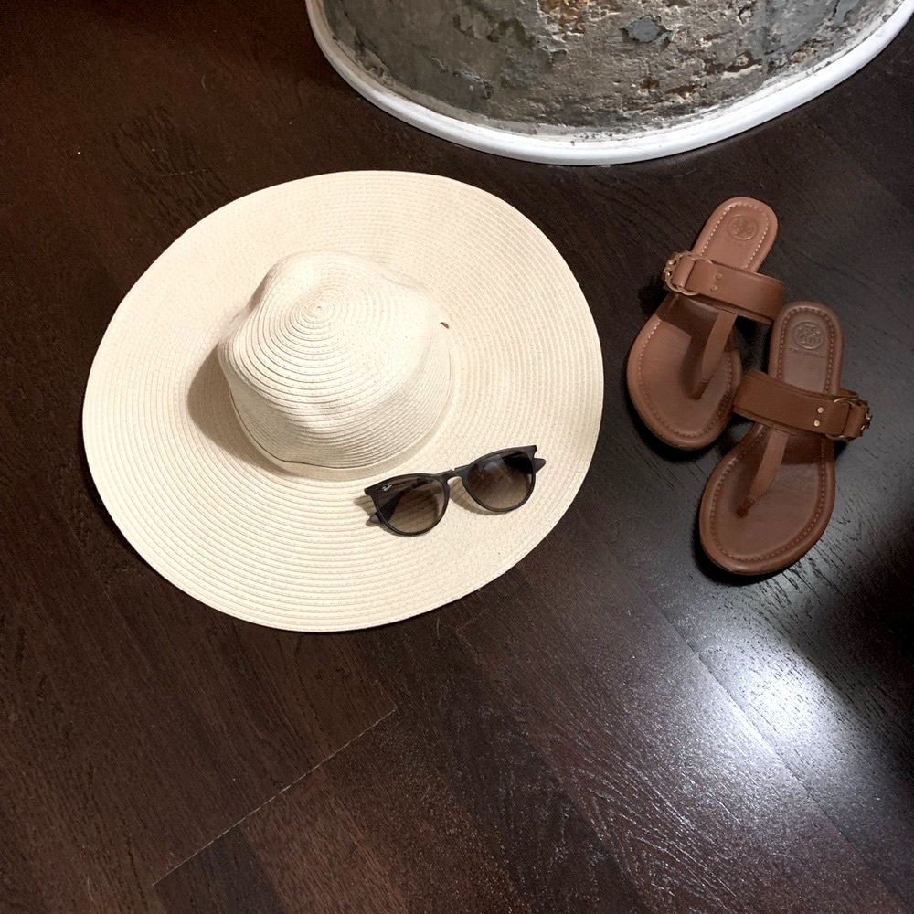 Wide brim straw sun hat